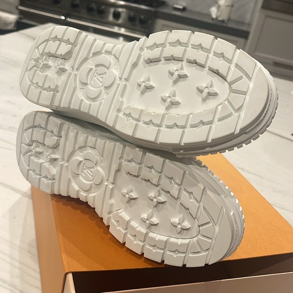 LV squad trainer boots. - Picture 2 of 8